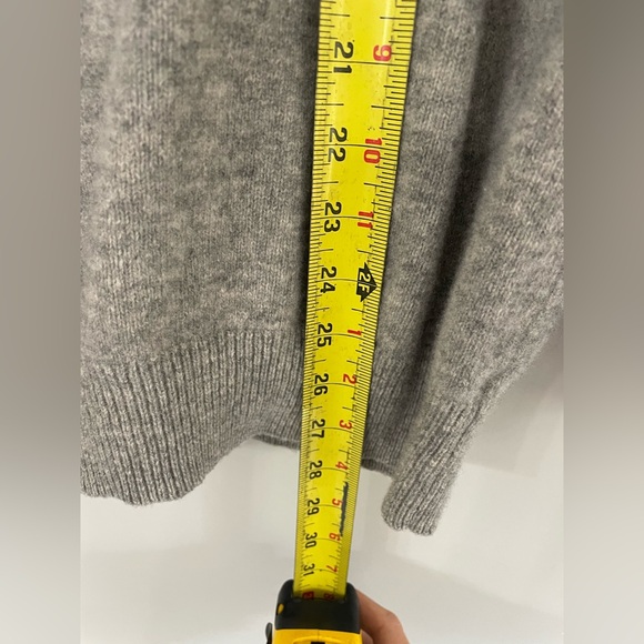 Uniqlo, XL, women’s gray button down long sleeve soft thick knit cardigan - Picture 6 of 6